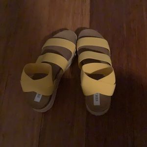 Steve Madden Kimmie yellow sandal